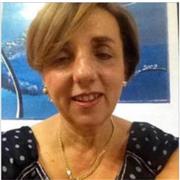 Professoressa universitaria in pensione con esperienza nelle nuove metodologie didattiche per garantire il successo formativo